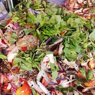 แหนมหมูทอด&ยำถาดใหญ่แซ่บ