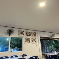 สามสีซีฟู้ด