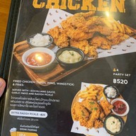 Changwon Fried Chicken (ไก่ทอดเกาหลี)  MRT PETCHABURI EXIT3