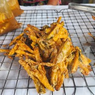 ป้าแดง ไส้อั่วข้าวแป้ง (วัวลาย)