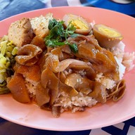 เหลียง ขาหมู Pratunam