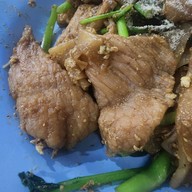 ราดหน้ายอดผักเอ็มไพร์ บรรทัดทอง