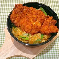 ทงคัตสึ ยัมมี่ (Tonkatsu Yummy)😋 เริ่มต้น 89 ฿ ข้าวหมูทอดแกงกะหรี่และซอสราดไข่สไตล์ญี่ปุ่น