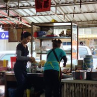 เจ๊จุ๋ม ก๋วยเตี๋ยวหมูนํ้าแดง