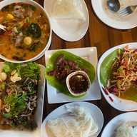 ส้มตำยูโรเมี่ยงปลาเผา