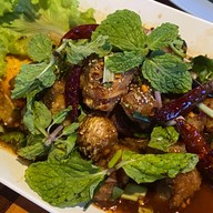 ส้มตำยูโรเมี่ยงปลาเผา