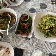 ส้มตำยูโรเมี่ยงปลาเผา