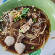 เจ๊จุ๋ม ก๋วยเตี๋ยวหมูนํ้าแดง