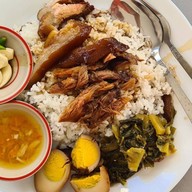 ข้าวขาหมูมารวย by PJ @แม่โจ้ปาร์ค แม่โจ้ปาร์ค