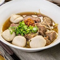 นายกันต์ เนื้อตุ๋น-หมูตุ๋น หมู่บ้านชลลดา,ซอยวัดลาดปลาดุก