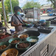 ก๋วยเตี๋ยวเนื้อสุโขทัยโภชนา