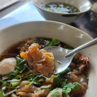 ก๋วยเตี๋ยวเนื้อสุโขทัยโภชนา