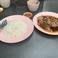 ข้าวขาหมูนายอุ๊ พลับพลาไชย