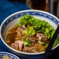 นายกันต์ เนื้อตุ๋น-หมูตุ๋น หมู่บ้านชลลดา,ซอยวัดลาดปลาดุก