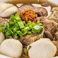 นายกันต์ เนื้อตุ๋น-หมูตุ๋น หมู่บ้านชลลดา,ซอยวัดลาดปลาดุก