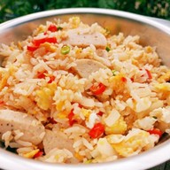 ข้าวกะเพรา อาหารไทย-นานาชาติ ร้านเพื่อคุณทรัพย์อนันต์