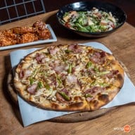 Street Pizza & The Wine House