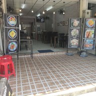 หน้าร้าน ปั้นแป้งครัวซองต์ Chim Chim at Thaphae