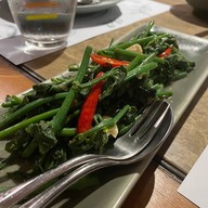 Charm Eatery and Bar ราชครู