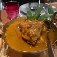 Charm Eatery and Bar ราชครู