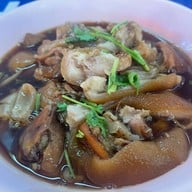 เหลียง ขาหมู Pratunam