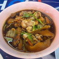 เหลียง ขาหมู Pratunam
