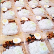 จุ้ง ข้าวหมูแดง ข้าวขาหมู นครปฐม สาขาตลาดธันยาอ้อมใหญ่ ซอย1 ล็อค B9