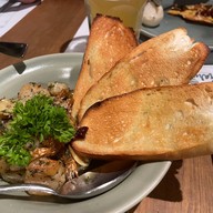 Charm Eatery and Bar ราชครู