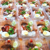 จุ้ง ข้าวหมูแดง ข้าวขาหมู นครปฐม สาขาตลาดธันยาอ้อมใหญ่ ซอย1 ล็อค B9