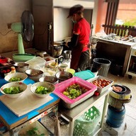 ก๋วยเตี๋ยวคั่วไก่ สวนมะลิ (Chicken Noodles Suan Mali) วัชรพล ก๋วยเตี๋ยวคั่วไก่ สวนมะลิ (Chicken Noodles Suan Mali) วัชรพล