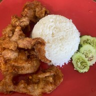 ผัดไทยแค๊ปหมู วังชมภู