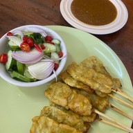 ผัดไทยแค๊ปหมู วังชมภู