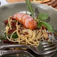 Charm Eatery and Bar ราชครู