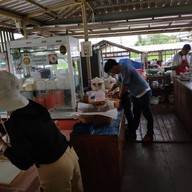 ก๋วยเตี๋ยวต้มยำ ฅนละโว้