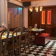 Charm Eatery and Bar ราชครู