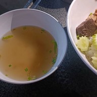 เมนูของร้าน โซ้ย เย็นตาโฟลูกชิ้นแคะ ต้มยำมะนาวสดรสเด็ด ดอนหวาย