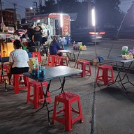 บรรยากาศ โซ้ย เย็นตาโฟลูกชิ้นแคะ ต้มยำมะนาวสดรสเด็ด ดอนหวาย