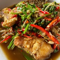 หัวพาน ซีฟู้ด สิชล โดยแพปลาทะเลใจ สิชล วัดสุชน วัดเจดีย์ เขาพลายดำ