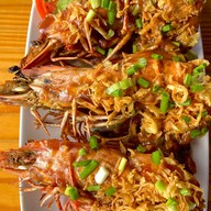 หัวพาน ซีฟู้ด สิชล โดยแพปลาทะเลใจ สิชล วัดสุชน วัดเจดีย์ เขาพลายดำ