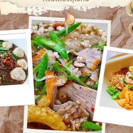 ก๋วยเตี๋ยวสุโขทัยหลังโรงบาล