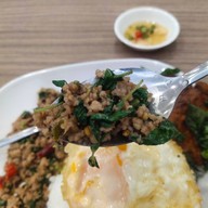 สี่แซ่บ กะเพราไฟลุก ข้าวผัดปู พระราม 6 อาคารทิปโก้