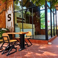 บรรยากาศ saner coffee (เสนอ คอฟฟี่)