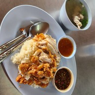 เมนูของร้าน เจ๊ลี ข้าวมันไก่สูตรไหหลำ