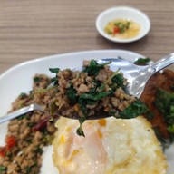 สี่แซ่บ กะเพราไฟลุก ข้าวผัดปู พระราม 6 อาคารทิปโก้