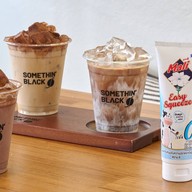 SOMETHIN' BLACK coffee & bakery พระโขนง คลองตัน