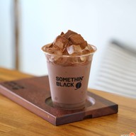 SOMETHIN' BLACK coffee & bakery พระโขนง คลองตัน