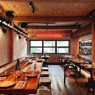 Mod Kaew Wine Bar กรุงเทพมหานคร