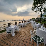 โรงแรมมณเฑียรริเวอร์ไซด์