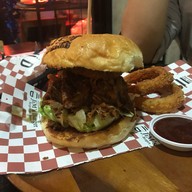JIM's Burgers & Beers เสนานิคม