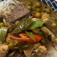 กะเพรายามดึก และเขียวหวานไก่(home kitchen)
